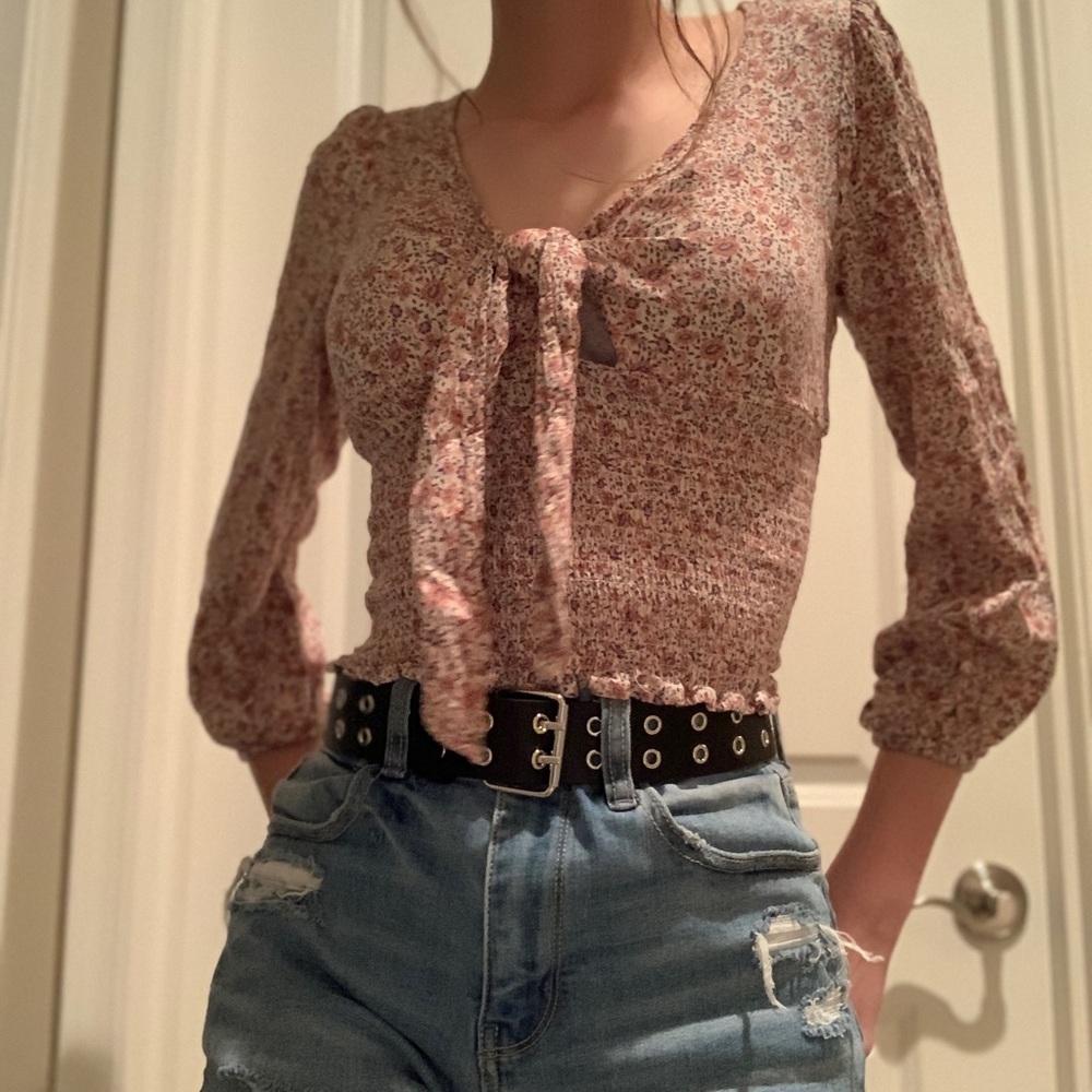 Floral tie v-neck